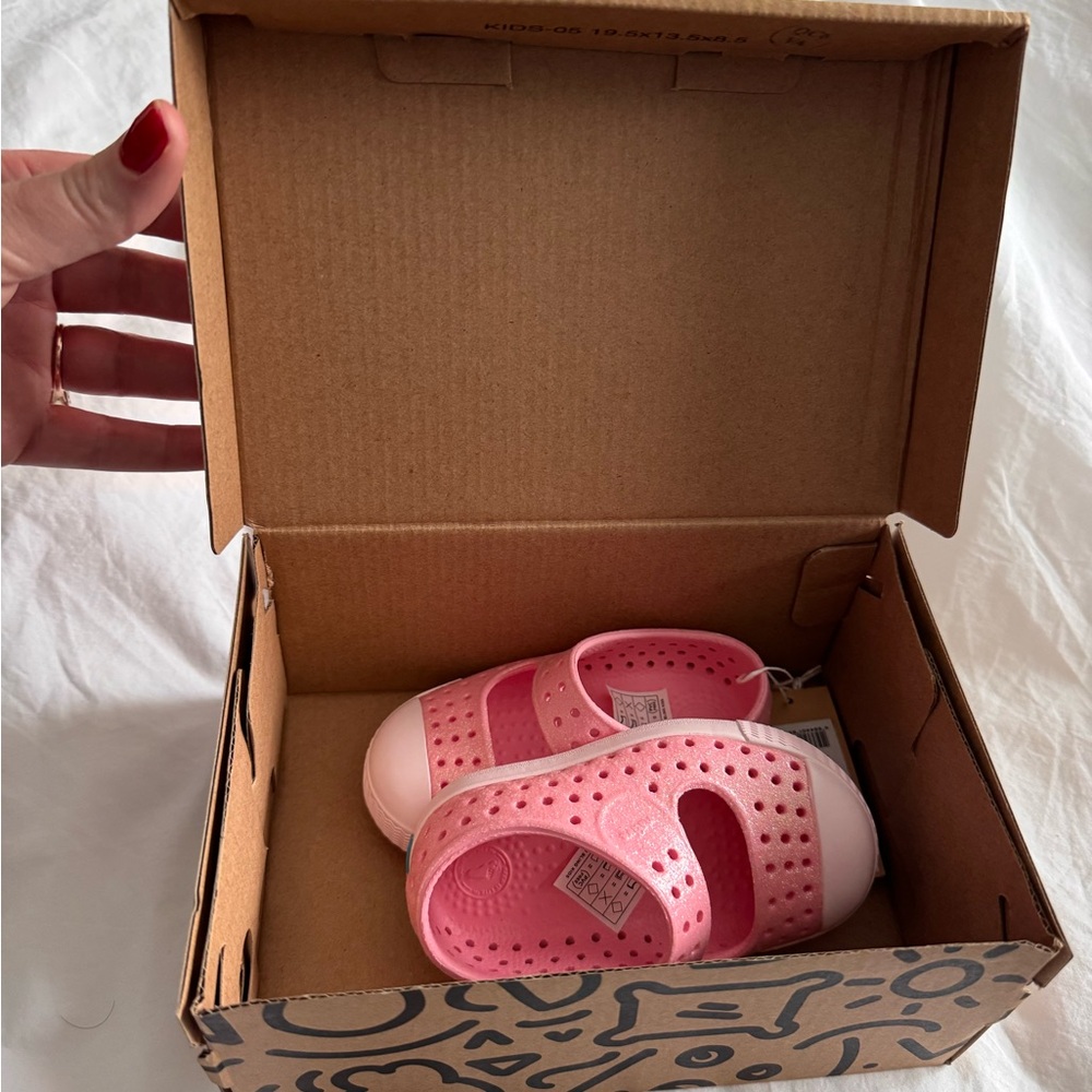 NWT Natives size 4